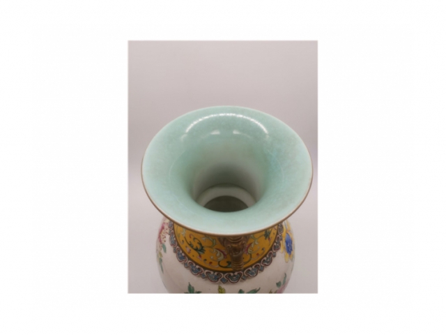 乾隆款轉(zhuǎn)心瓶