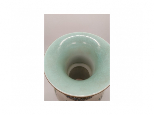 乾隆款轉(zhuǎn)心瓶